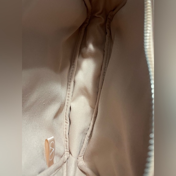 NEW Valentino VIP Light Beige/Blush Clutch/ Pouch 9” x 6.5” x 3” - Picture 6 of 7